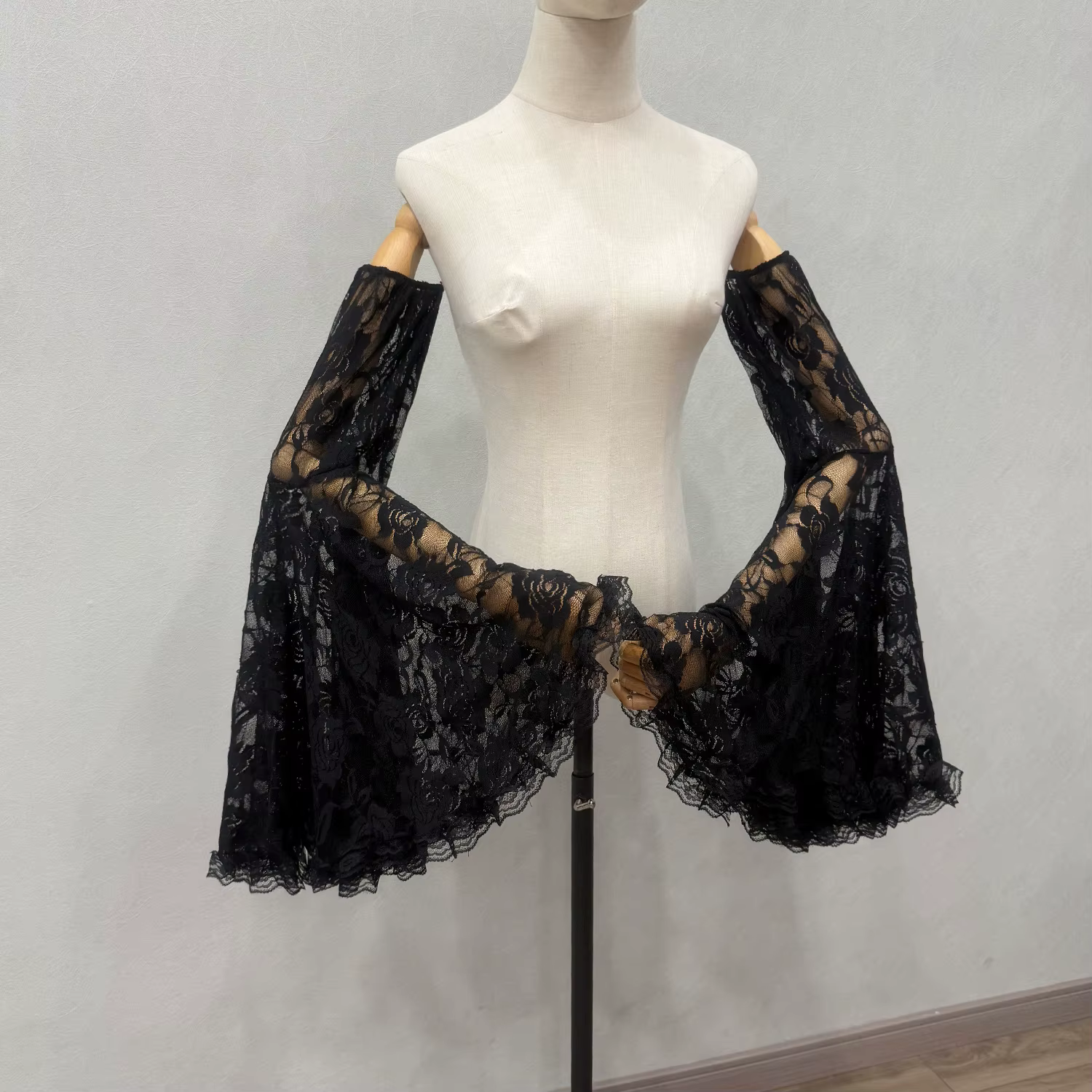 Accessoires de mariée élégants : Gants longs en dentelle pour la décoration des bras, manches bouffantes