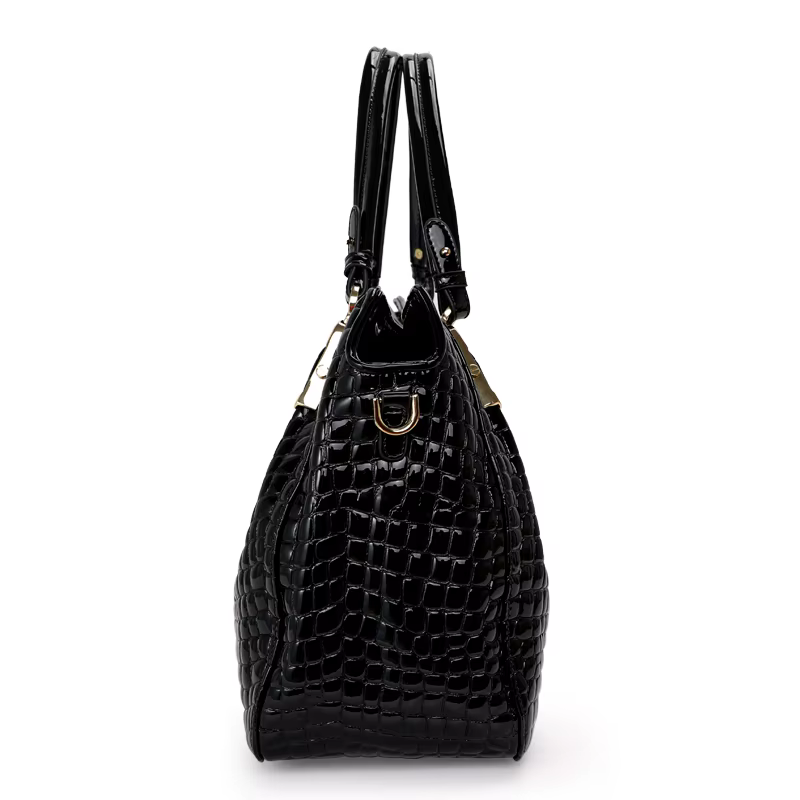 Grand sac à main en cuir noir pour femmes. Ce sac à bandoulière de luxe, adapté à l'hiver, est fabriqué en cuir de haute qualité.