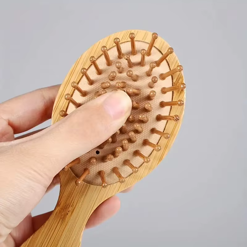 Peigne à coussin d'air en bois de bambou avec poils de Massage